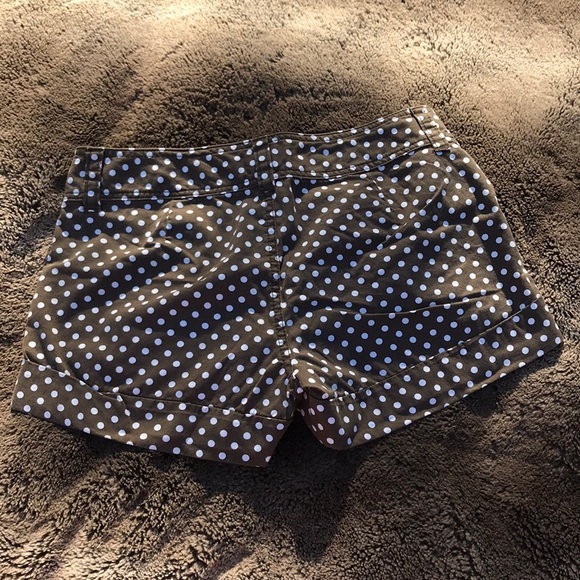 Express Shorts - Picture 2 of 4